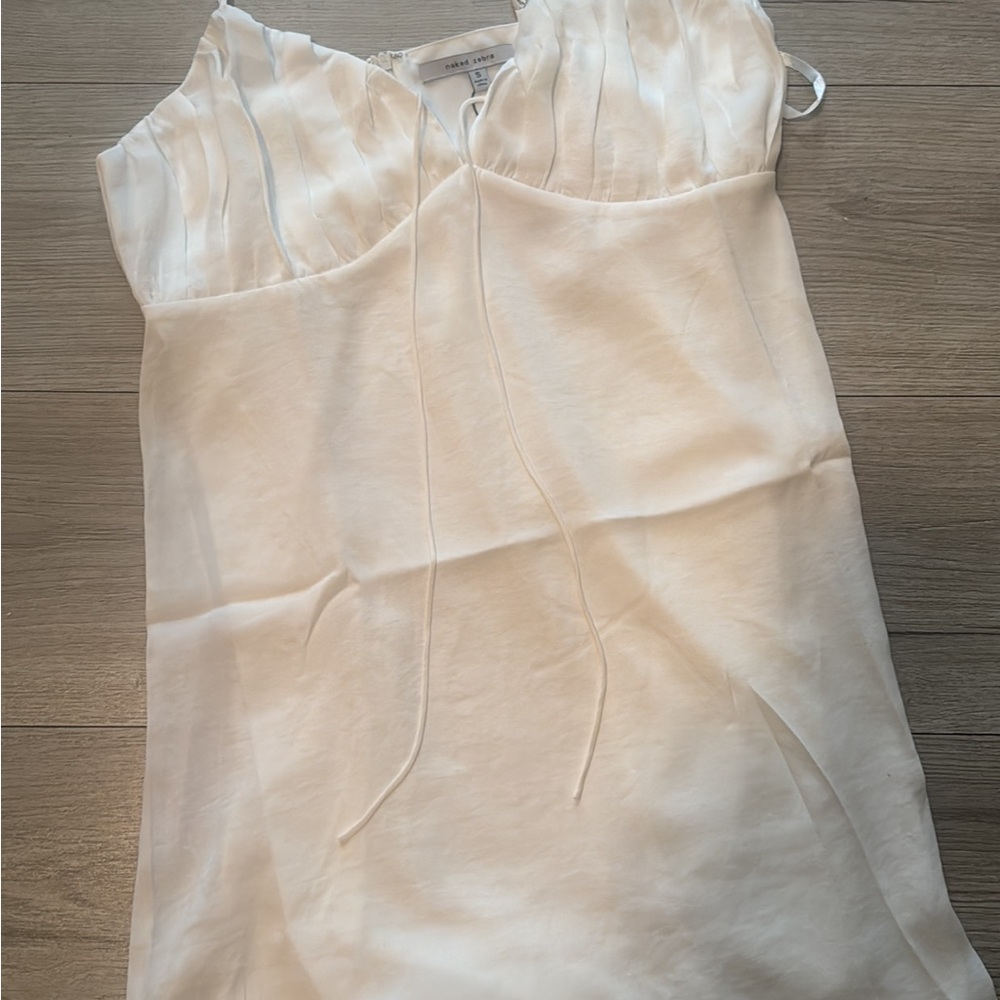 Elegant White Sleeveless Nightgown